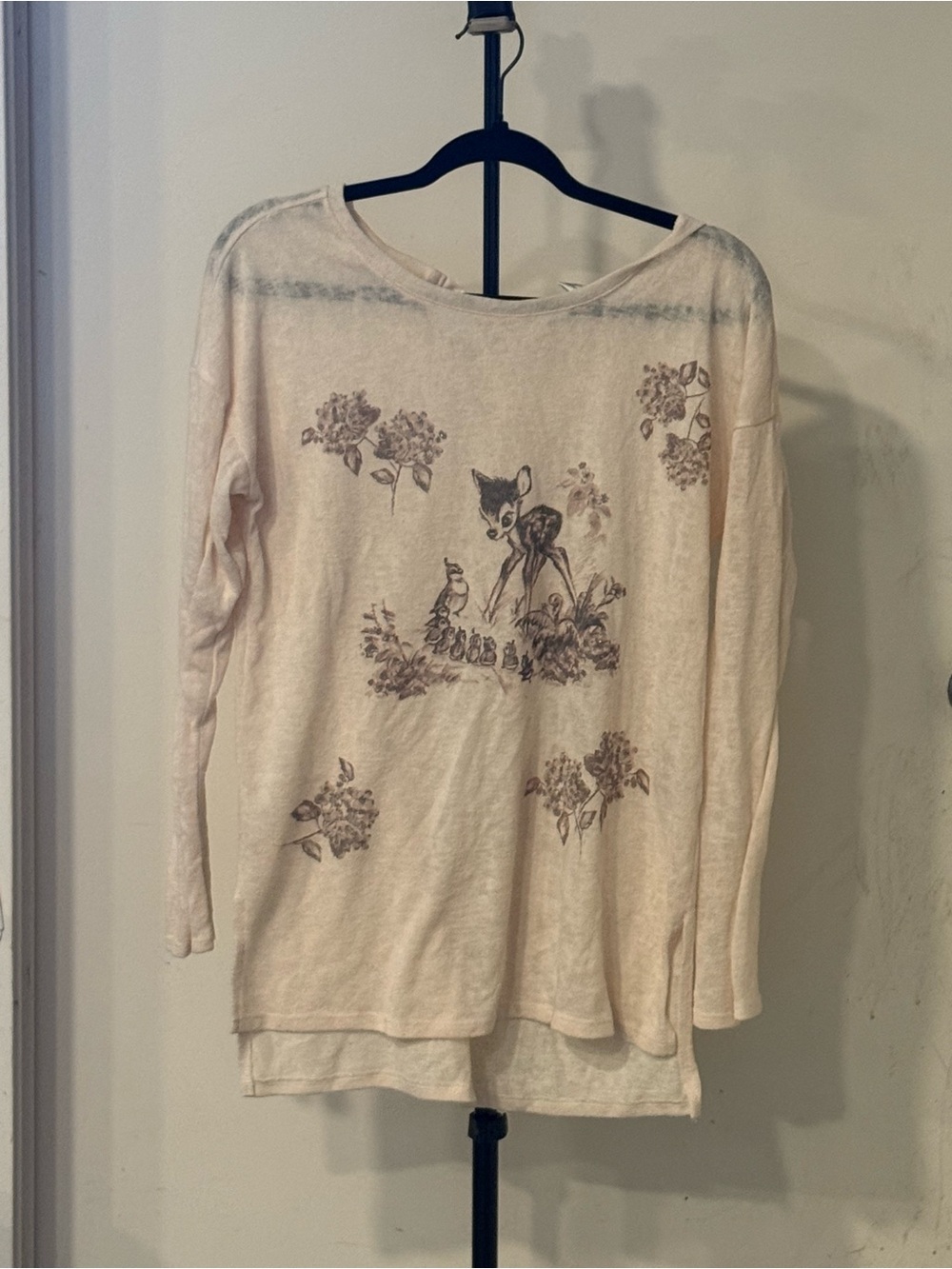 Women's Cream Graphic Long-Sleeve Top with Deer Motif